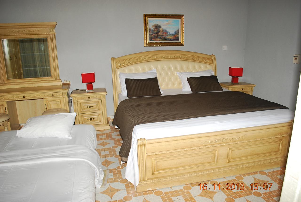 Hotel Vivi Palace 마타디 외부 사진