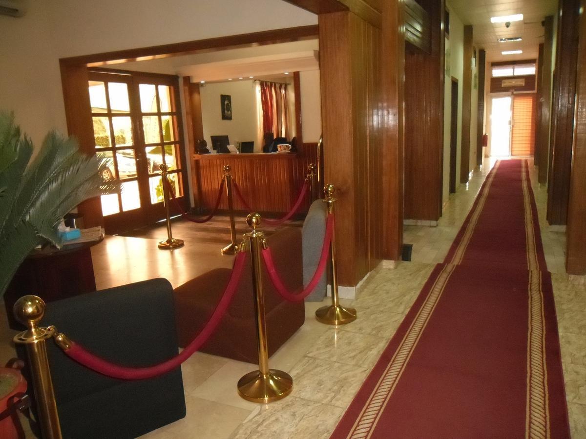 Hotel Vivi Palace 마타디 외부 사진