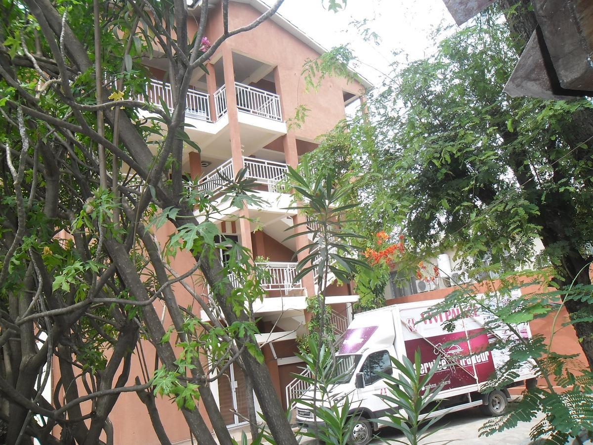 Hotel Vivi Palace 마타디 외부 사진