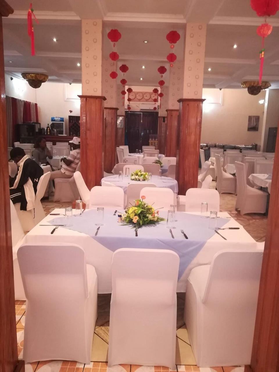 Hotel Vivi Palace 마타디 외부 사진