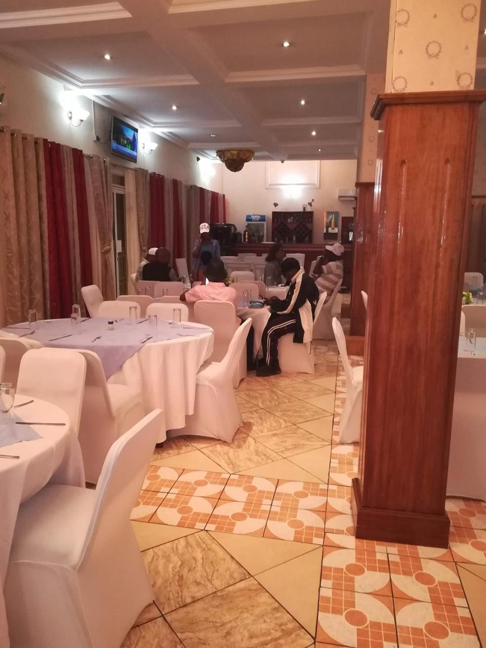 Hotel Vivi Palace 마타디 외부 사진