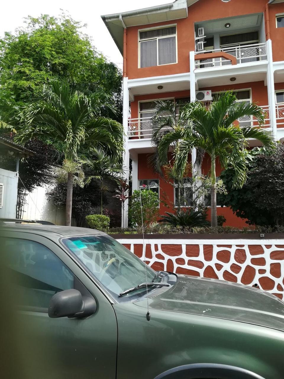 Hotel Vivi Palace 마타디 외부 사진